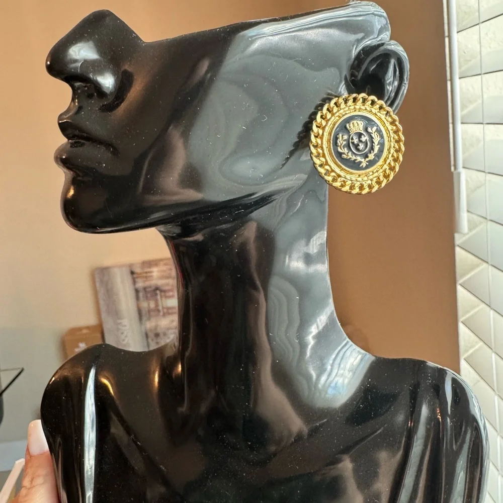 Vintage clip on earrings - Picture 3 of 4